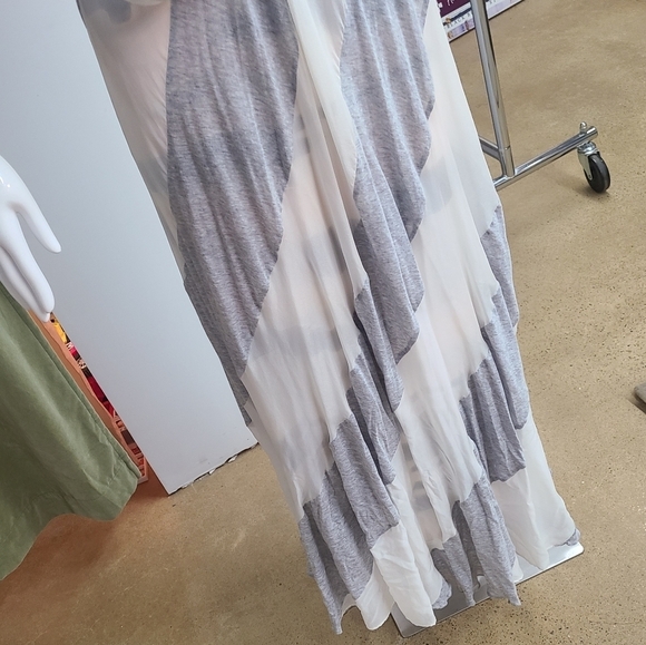 IISLI Maxi Dress - Picture 12 of 13